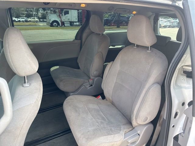 Used 2015 Toyota Sienna L image 17
