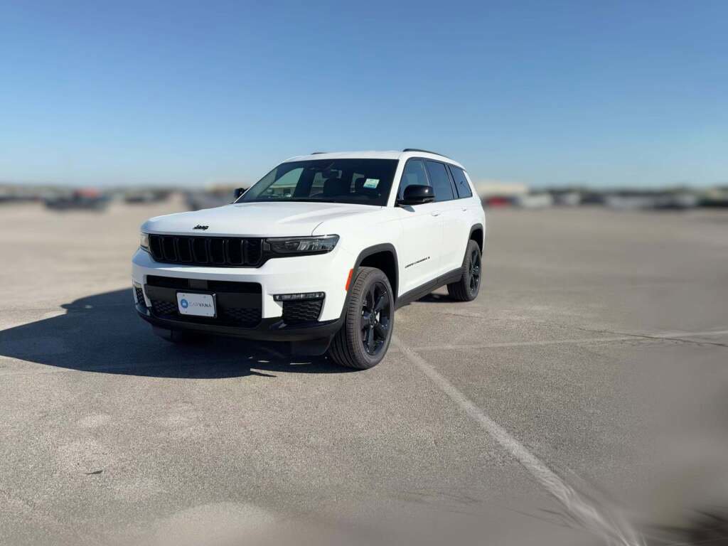 New 2025 Jeep Grand Cherokee L Limited w/ Black Appearance Package image 3