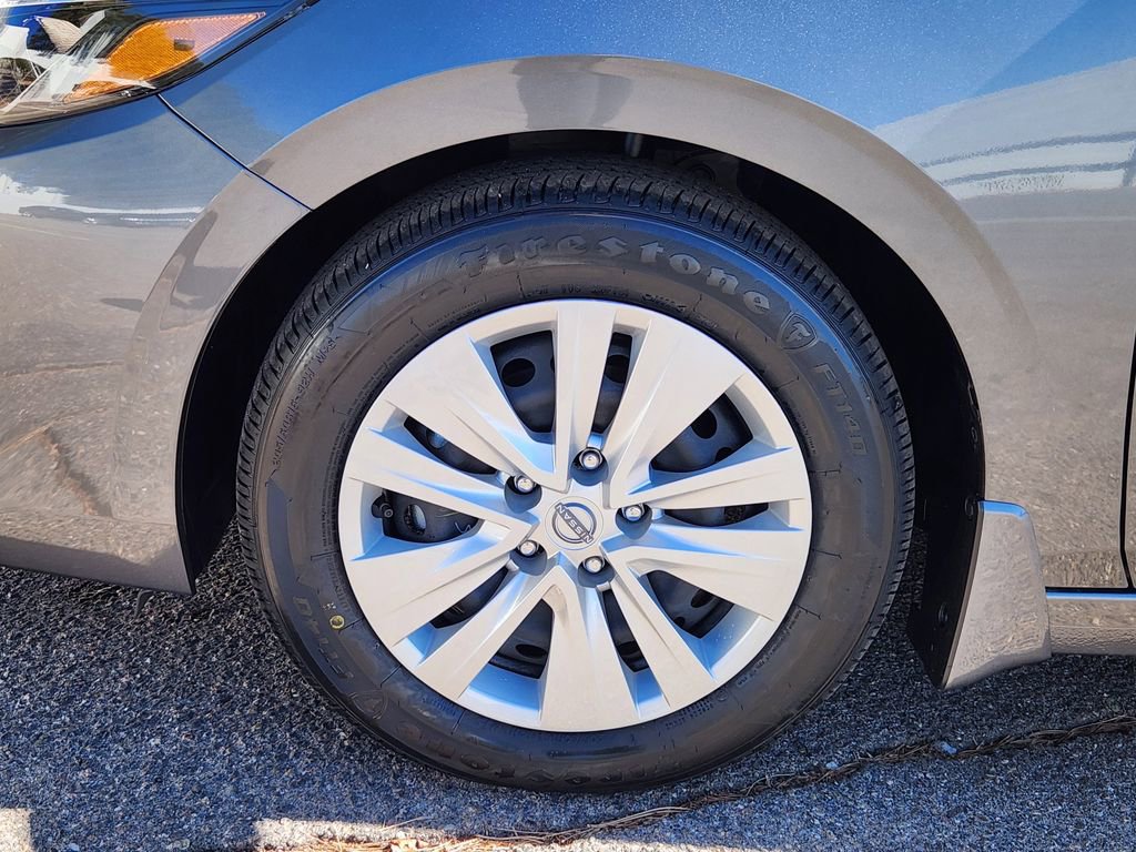 Used 2025 Nissan Sentra S image 16