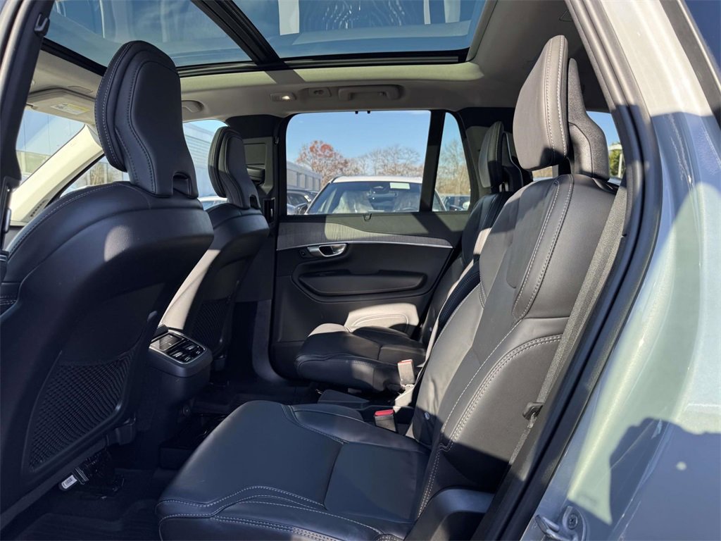 Certified 2024 Volvo XC90 B6 Ultimate w/ Protection Package Premier image 9
