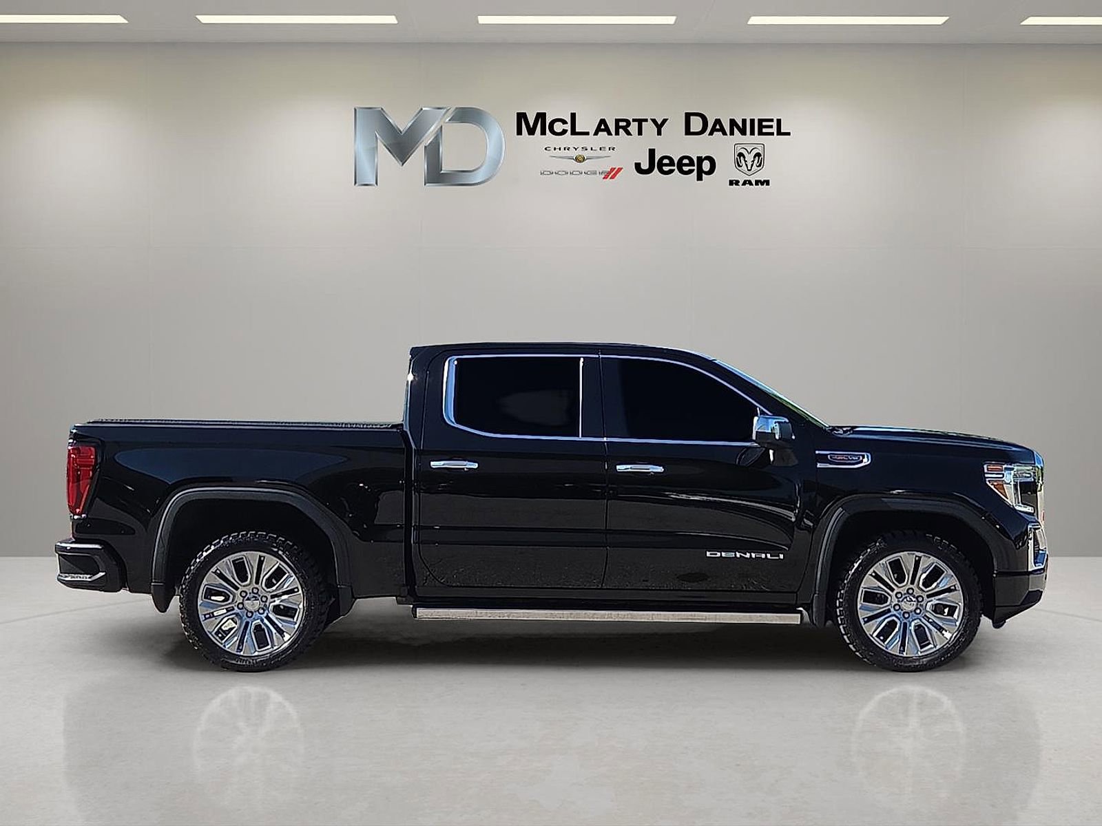Used 2022 GMC Sierra 1500 Denali w/ Denali Premium Package AWD/4WD image 6