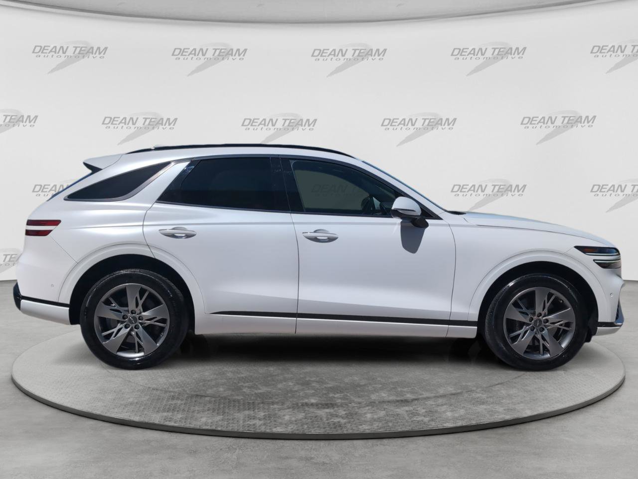 Used 2023 Genesis GV70 3.5T Sport w/ Sport Advanced Package AWD/4WD image 8