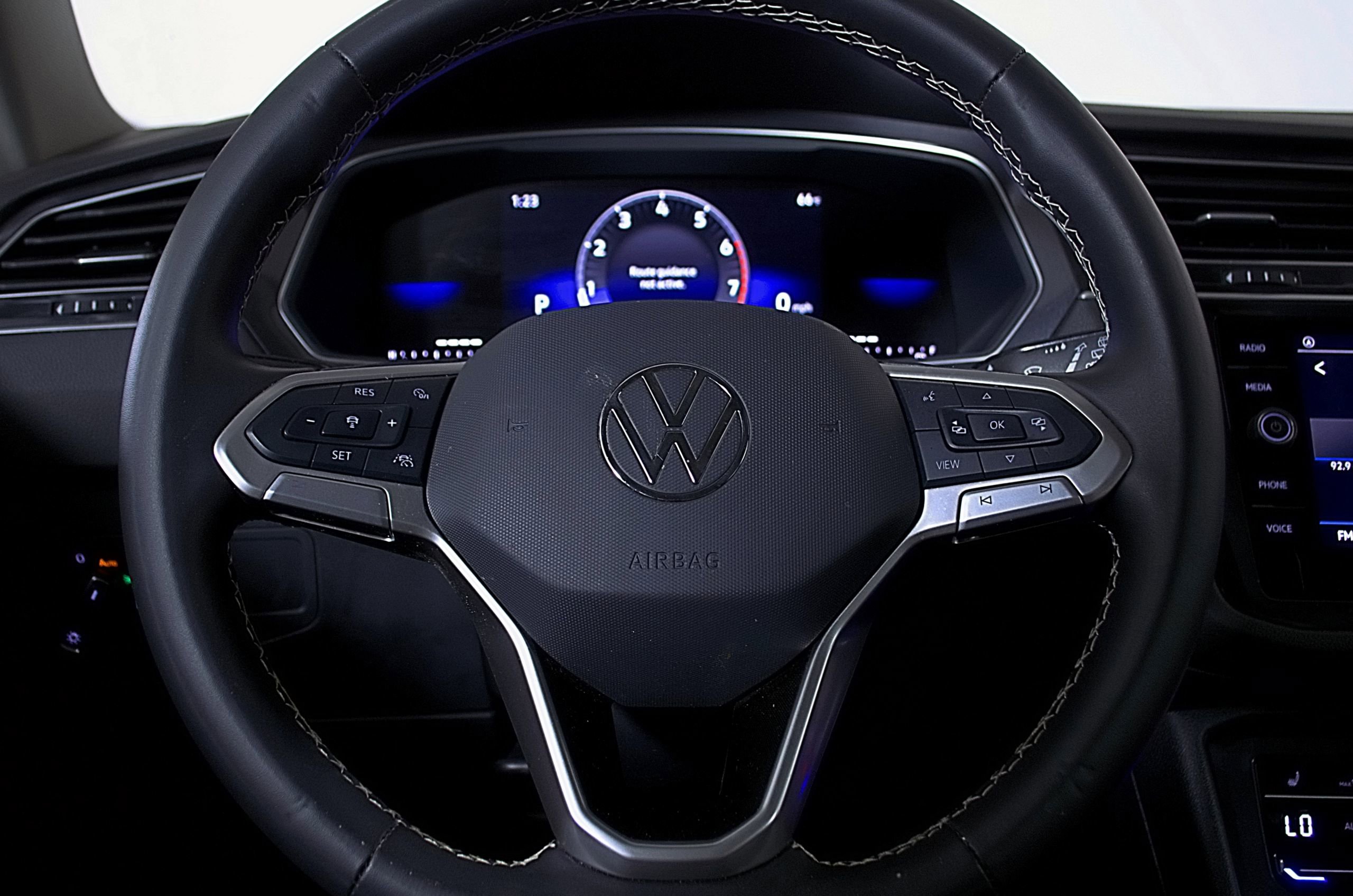 Used 2024 Volkswagen Tiguan SE w/ MDO Package, Three-Row image 25