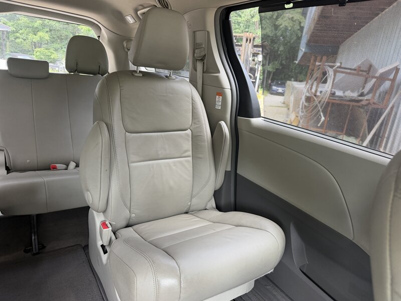 Used 2015 Toyota Sienna XLE w/ XLE Navigation Package AWD/4WD image 44