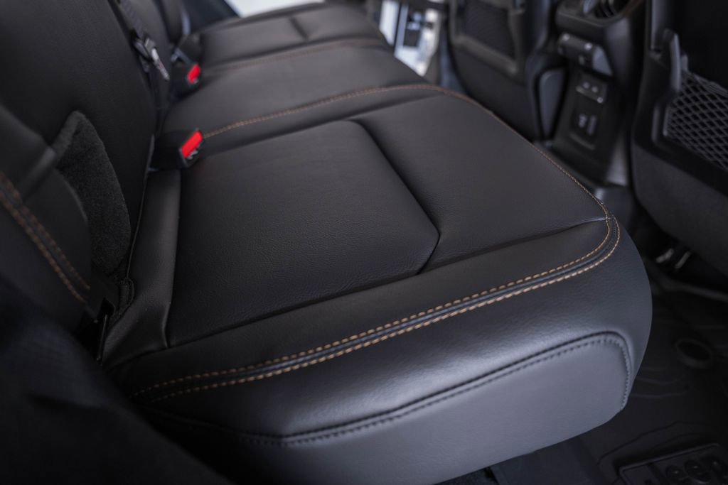 New 2026 Jeep Wrangler Sahara AWD/4WD image 33