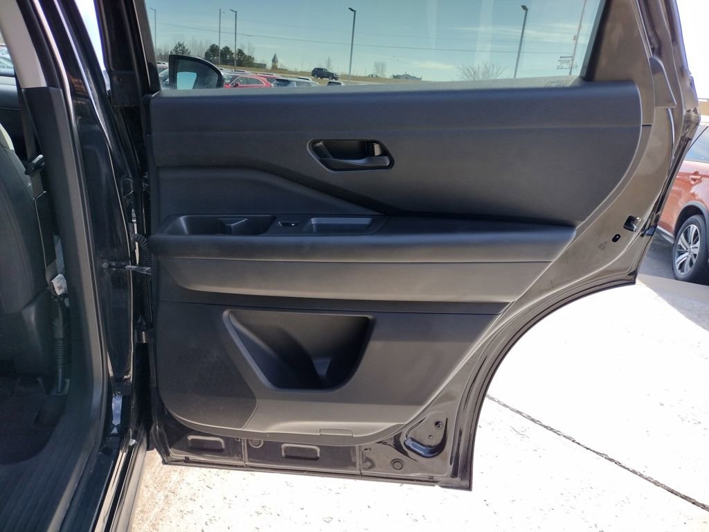 Used 2023 Nissan Pathfinder SV image 19