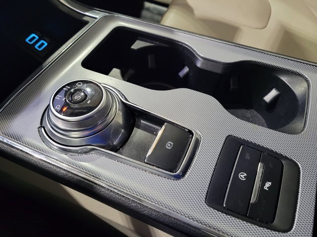 Used 2021 Ford Edge Titanium image 41