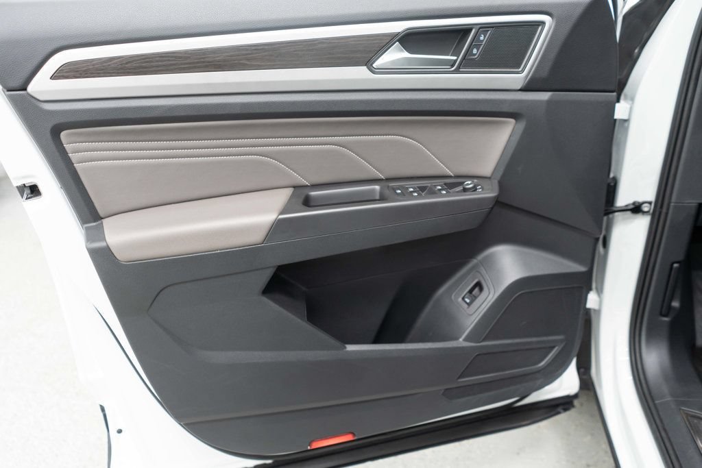 Used 2023 Volkswagen Atlas SE w/ Panoramic Sunroof Package AWD/4WD image 19