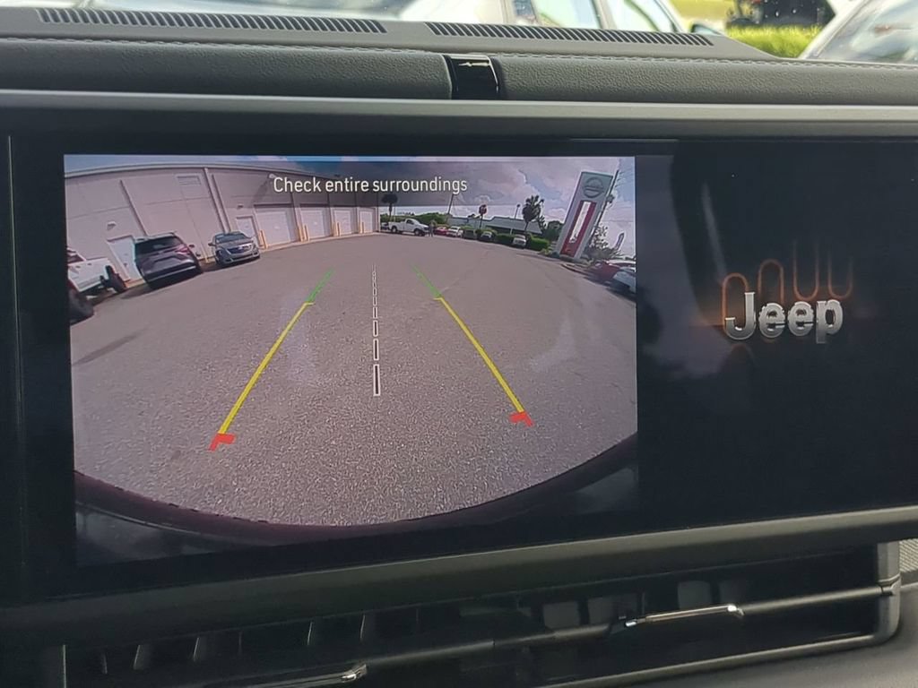 Used 2025 Jeep Wrangler Unlimited Sahara AWD/4WD image 20