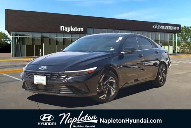 Certified 2025 Hyundai Elantra Limited FWD image 1