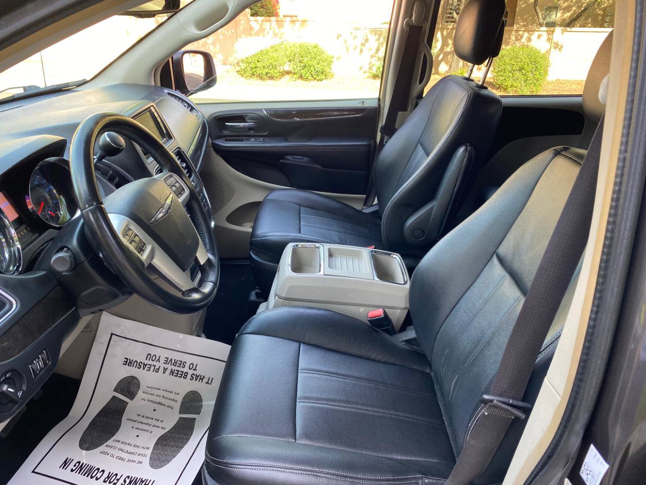 Used 2016 Chrysler Town & Country Touring FWD image 36