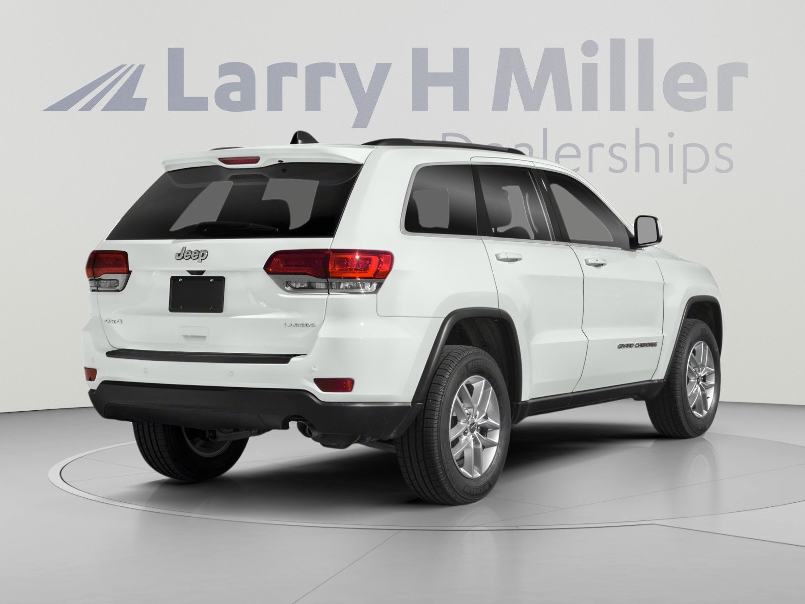 Used 2021 Jeep Grand Cherokee Laredo RWD image 2