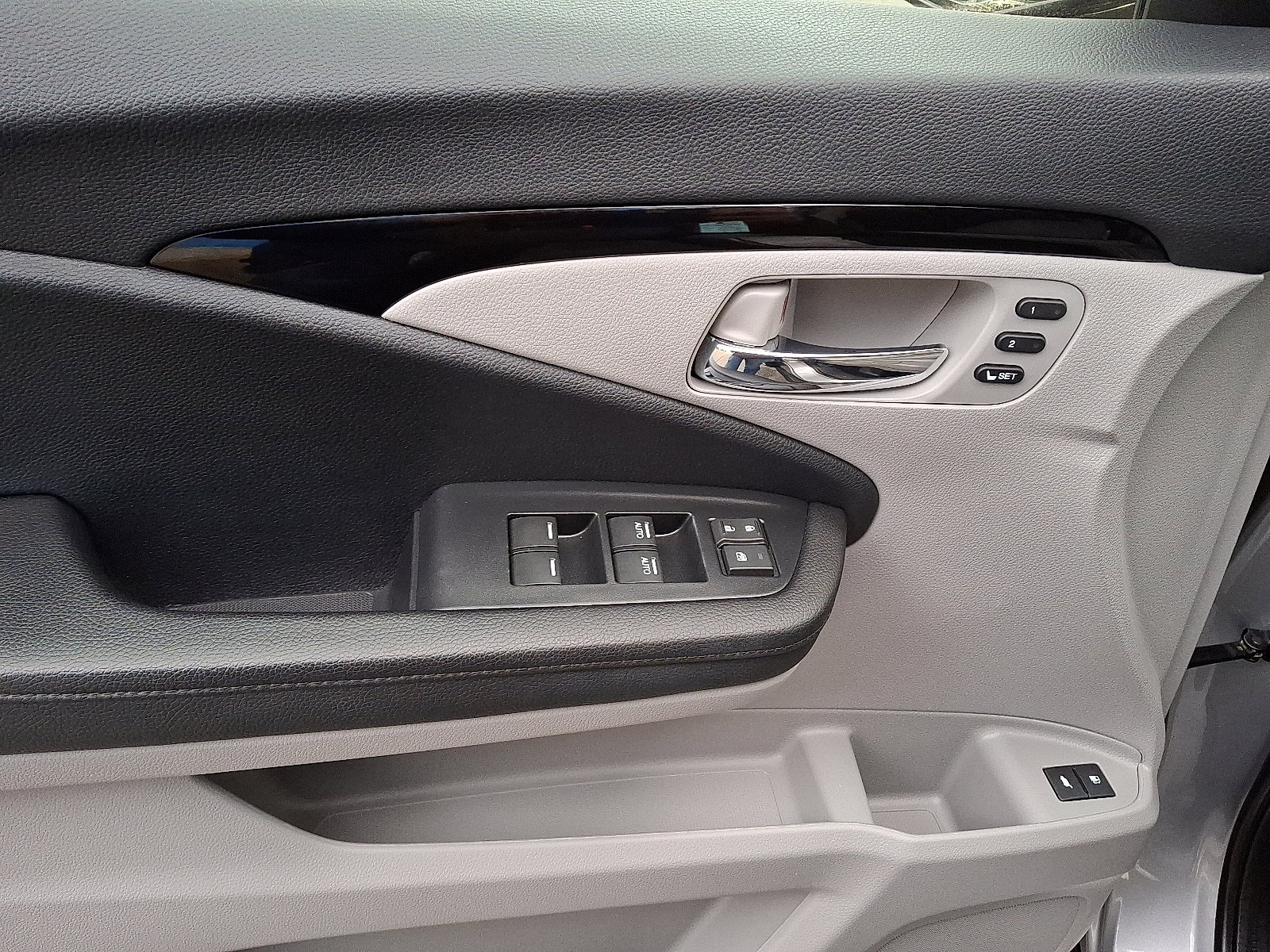 Used 2022 Honda Pilot Touring image 15