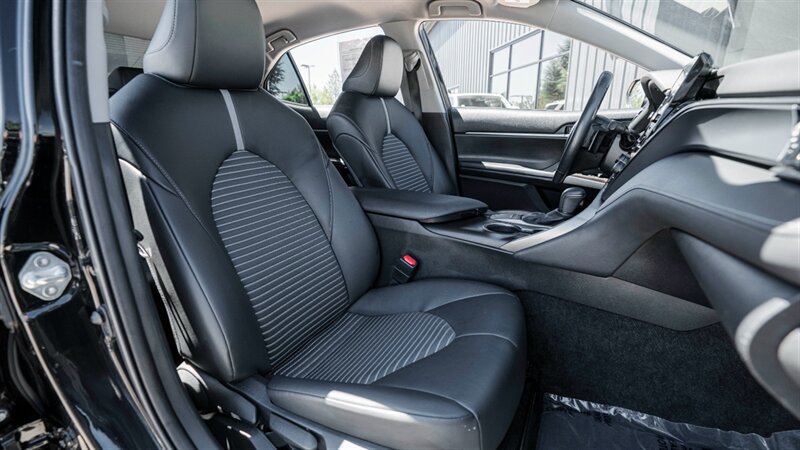 Used 2022 Toyota Camry SE w/ Convenience Package FWD image 17