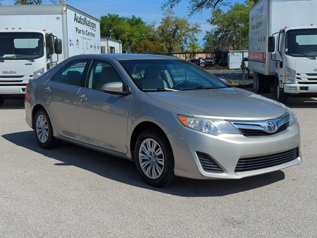 Used 2014 Toyota Camry LE image 3