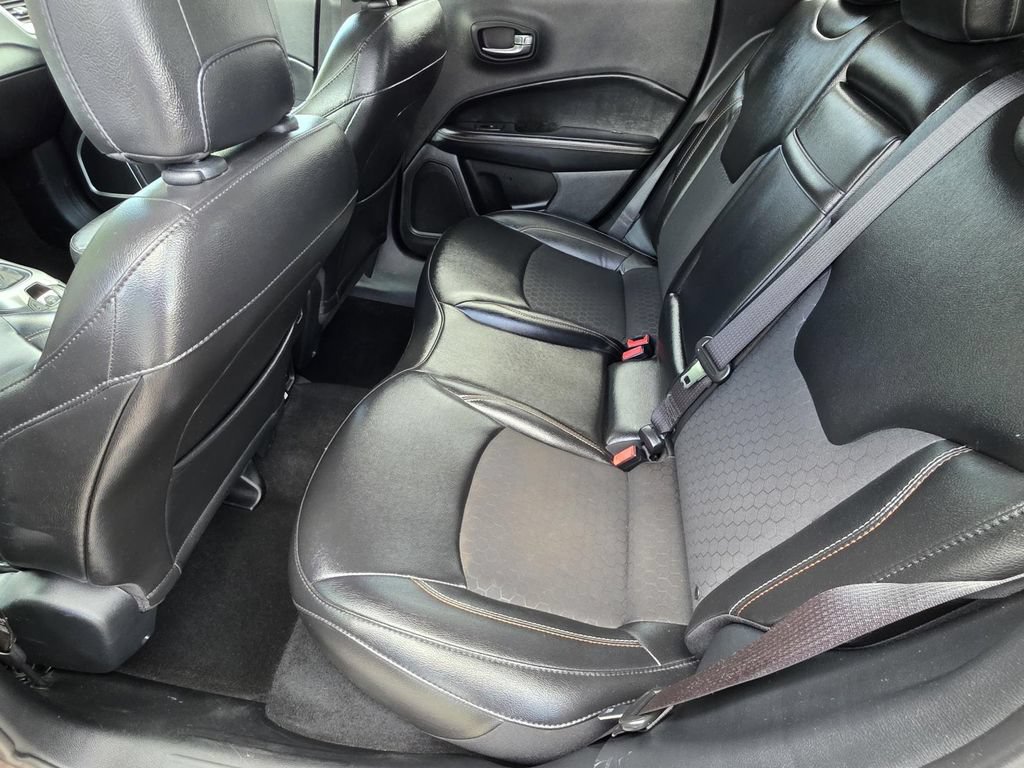 Used 2019 Jeep Compass Latitude FWD image 9
