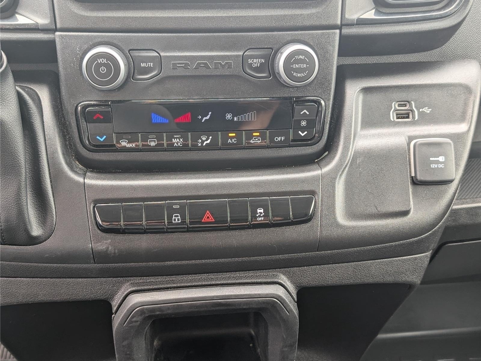 Used 2025 RAM ProMaster 2500 w/ Convenience Group FWD image 23