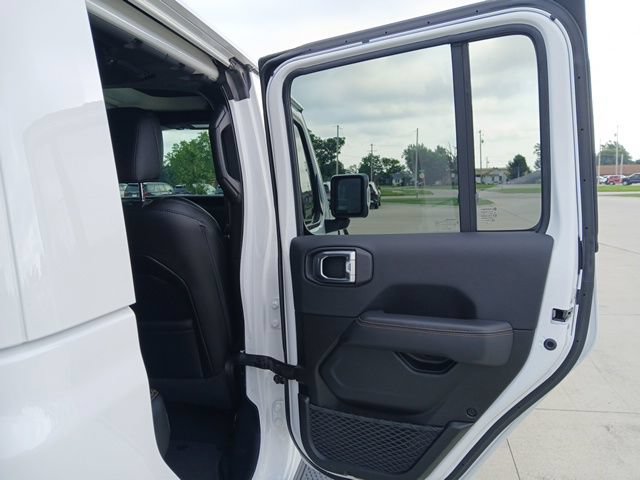 Used 2023 Jeep Gladiator Overland AWD/4WD image 24