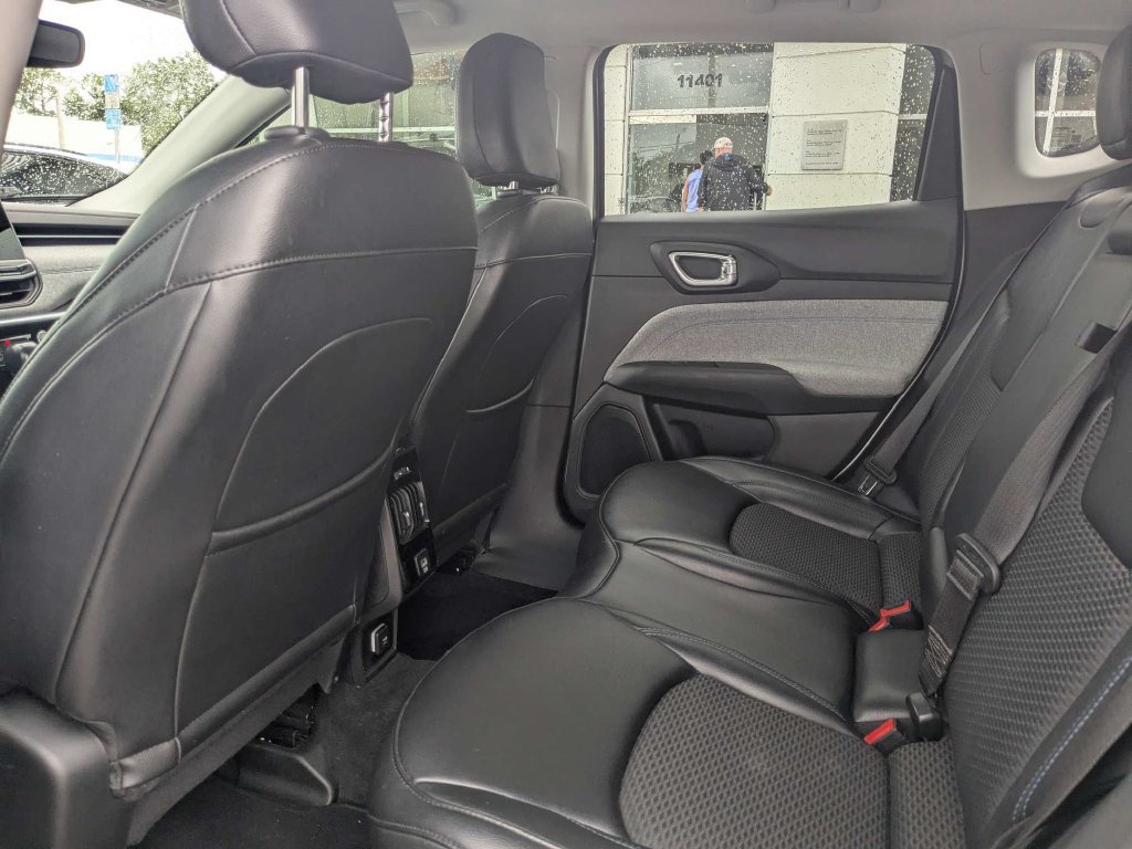 Used 2022 Jeep Compass Latitude AWD/4WD image 15