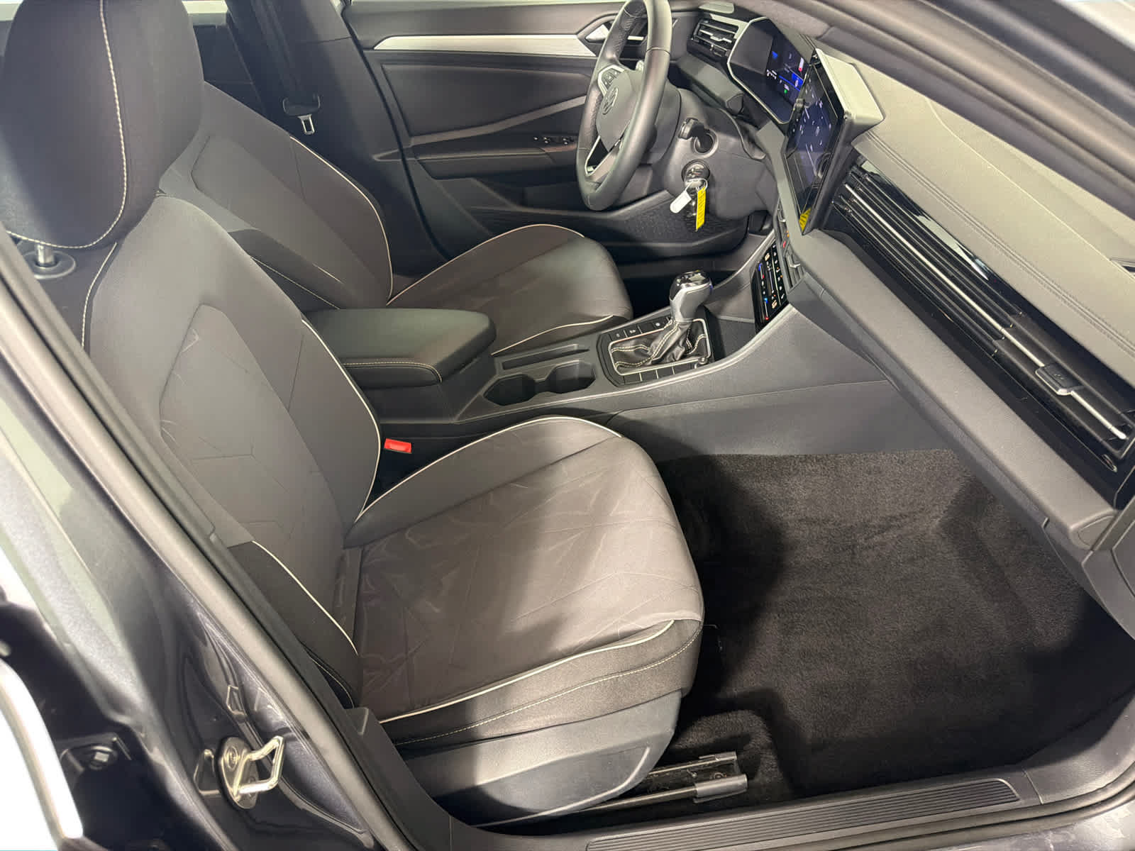 Used 2025 Volkswagen Jetta Sport FWD image 17