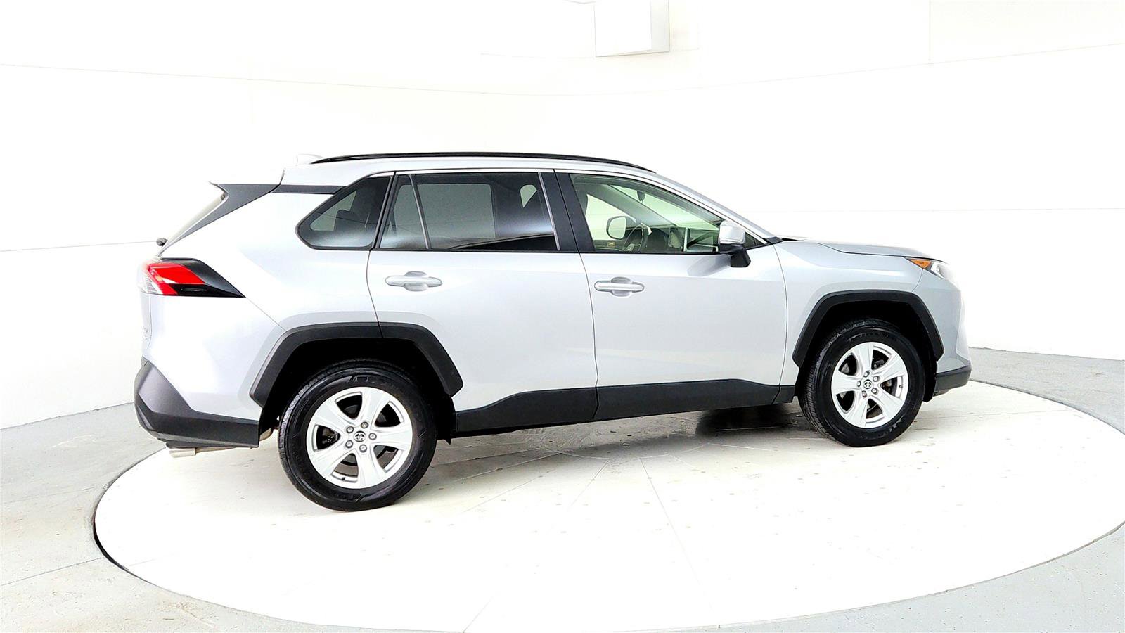Used 2020 Toyota RAV4 XLE w/ Convenience Package image 6