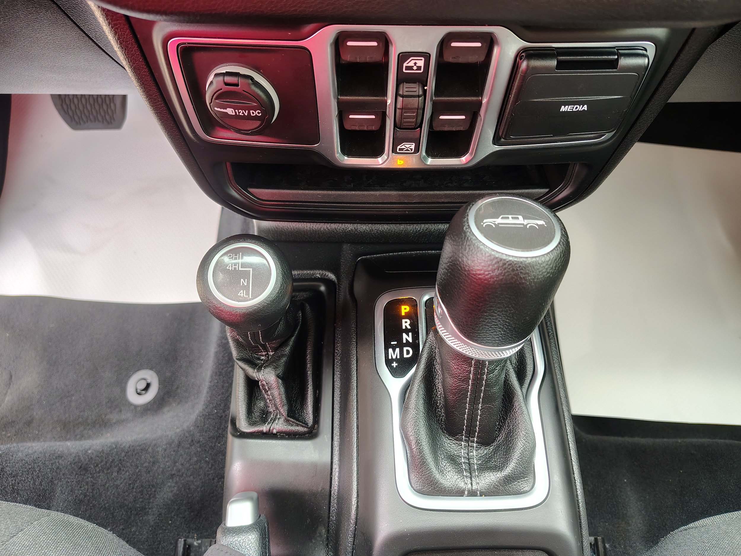 Used 2024 Jeep Gladiator Sport AWD/4WD image 29