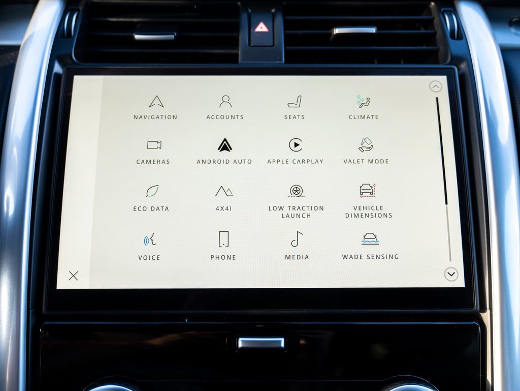 Certified 2024 Land Rover Discovery Dynamic SE image 25