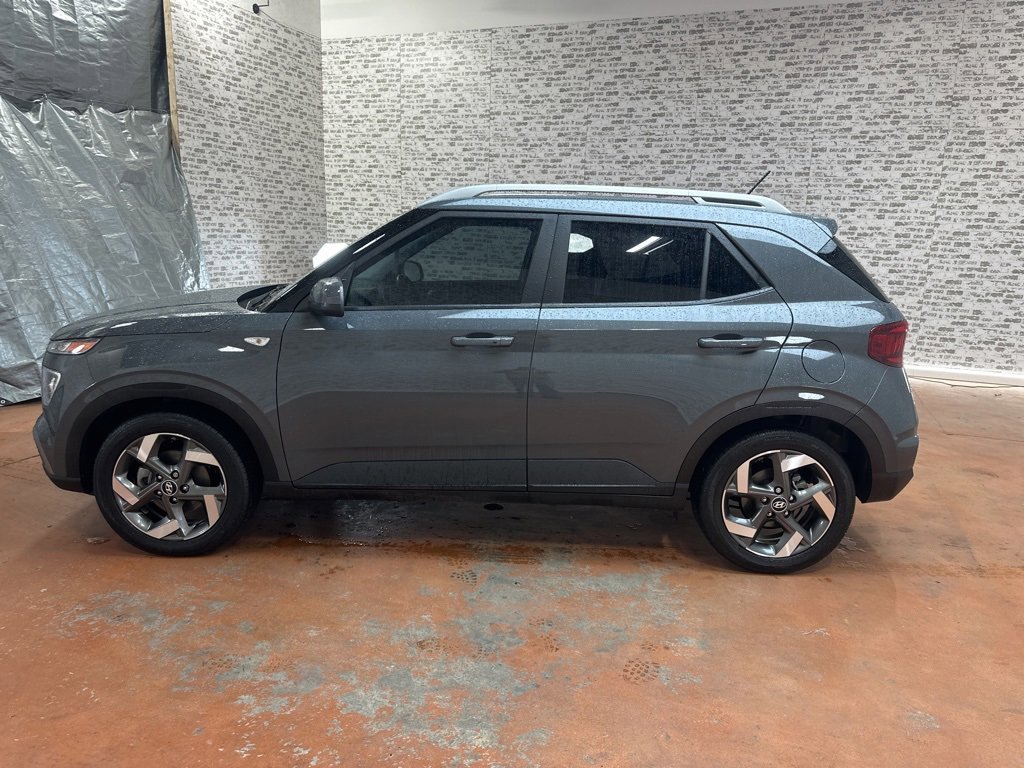 Certified 2025 Hyundai Venue SEL image 4