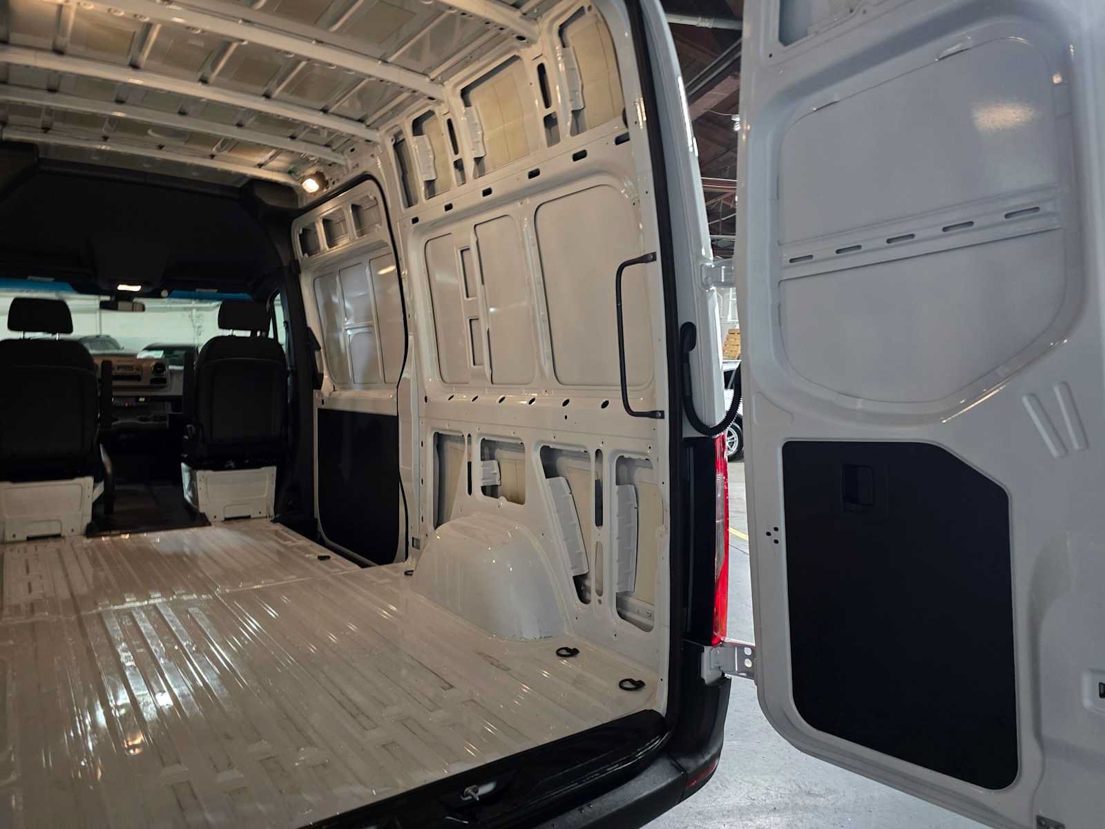 Used 2025 Mercedes-Benz Sprinter 2500 image 17