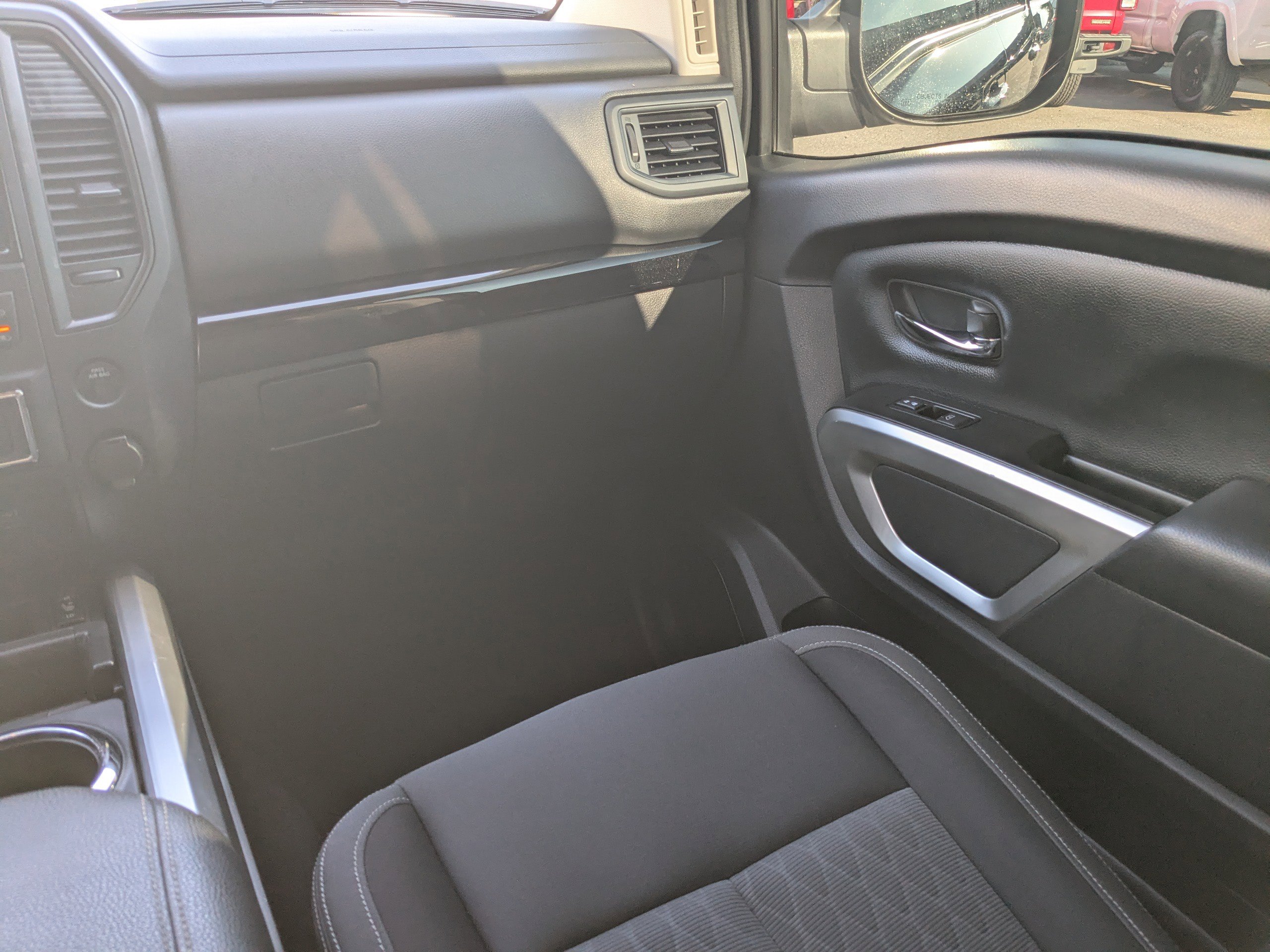 Used 2023 Nissan Titan SV w/ SV Convenience Package image 18