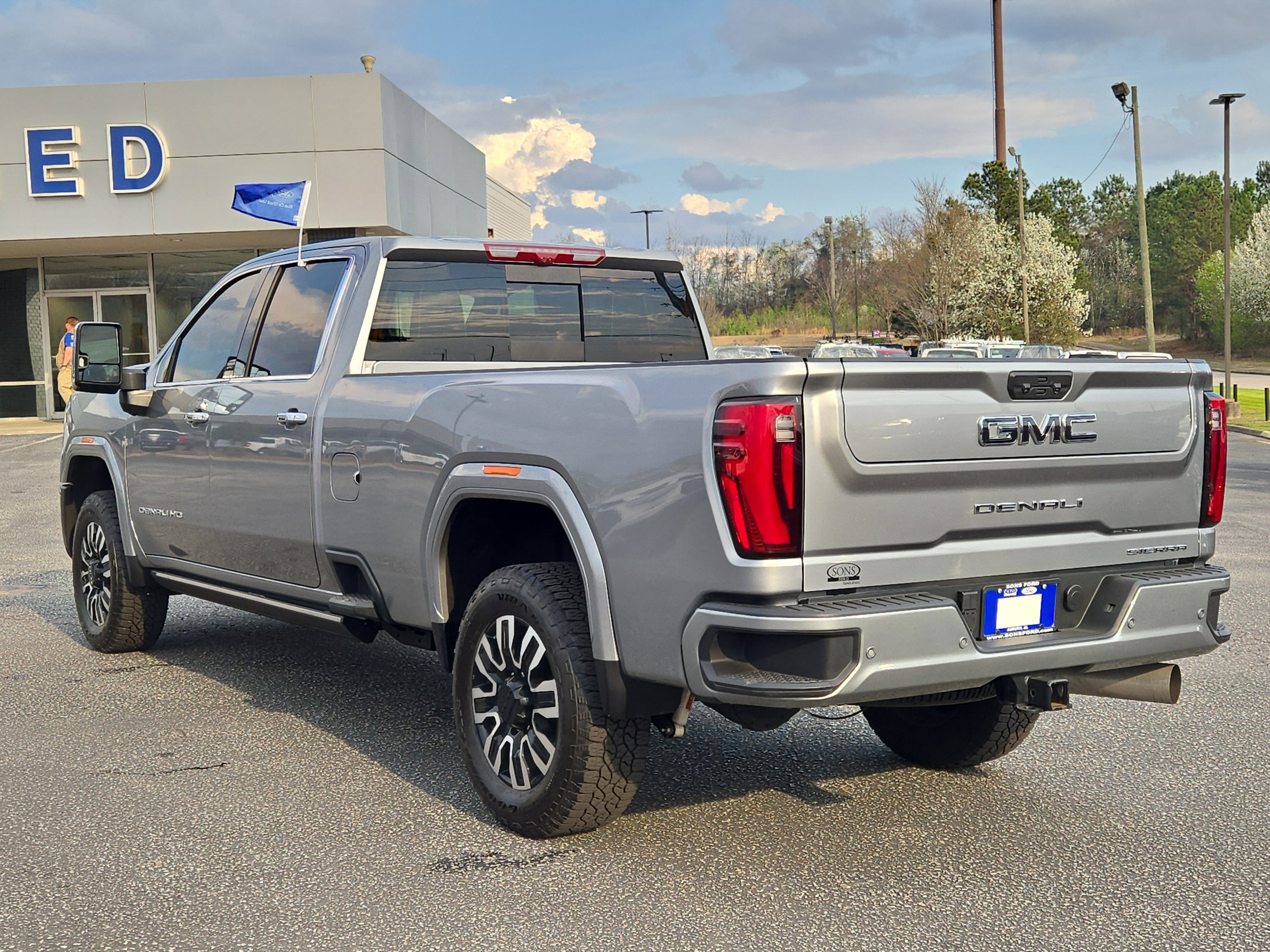 Used 2026 GMC Sierra 3500 Denali Ultimate image 9