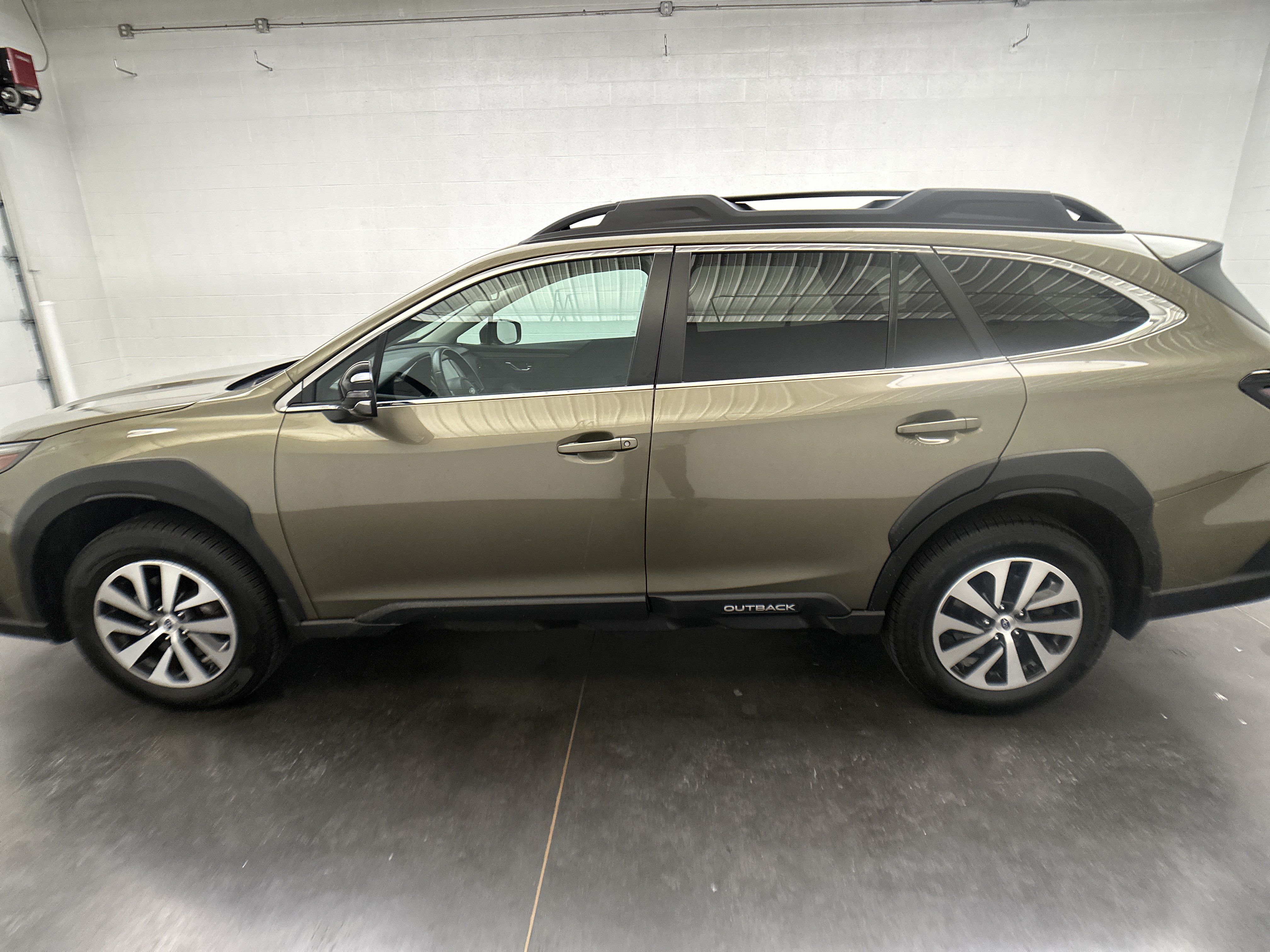 Used 2024 Subaru Outback Premium AWD/4WD image 5