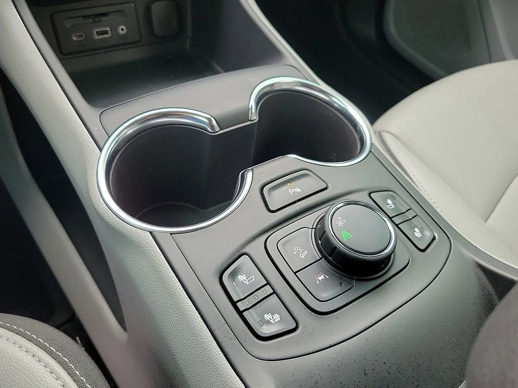 Used 2024 GMC Terrain SLT w/ Tech Package image 18