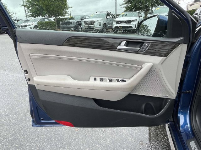 Used 2015 Hyundai Sonata Limited w/ Option Group 06 FWD image 17