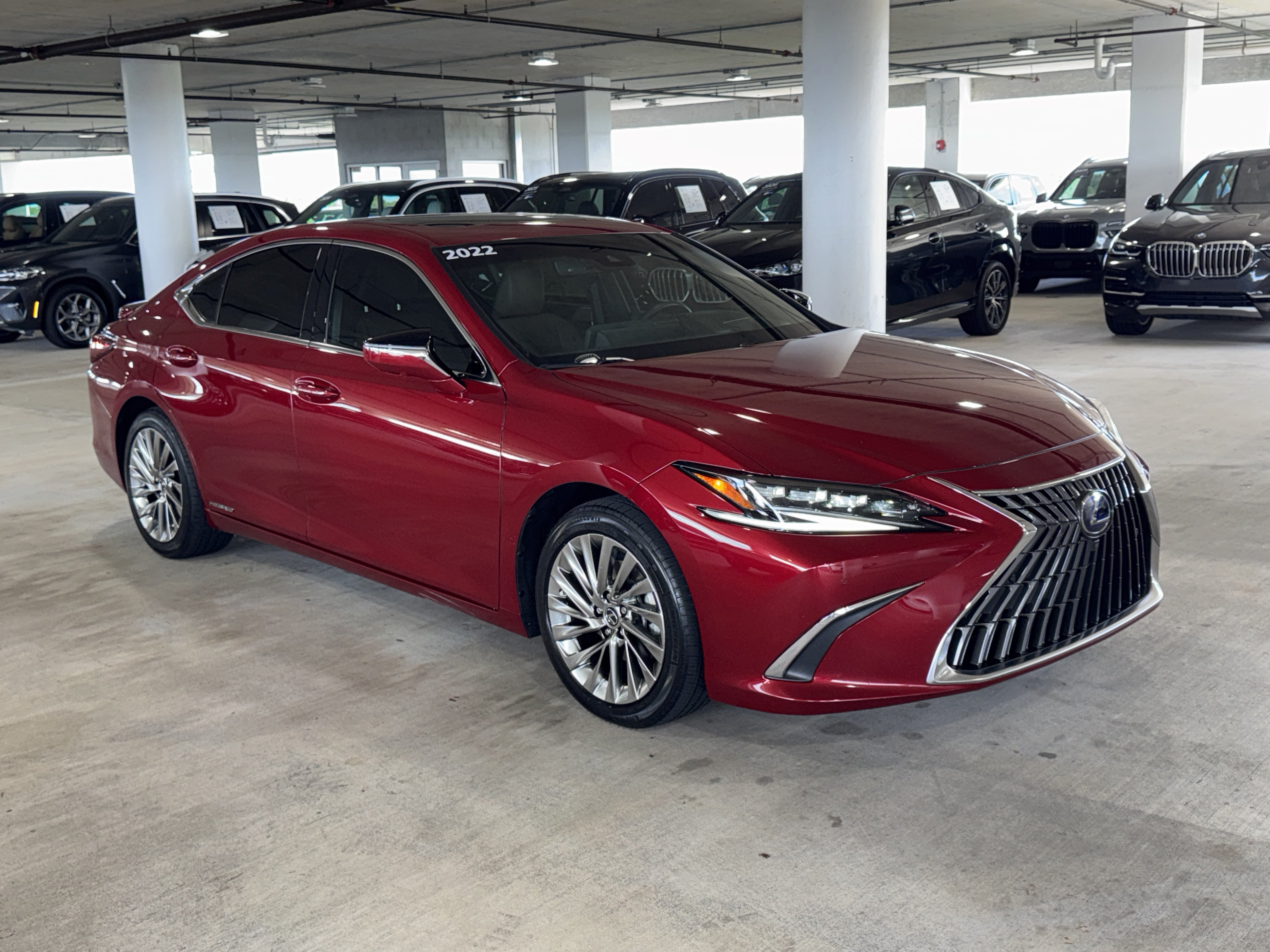 Used 2022 Lexus ES 300h Ultra Luxury w/ Accessory Package 2 FWD image 2