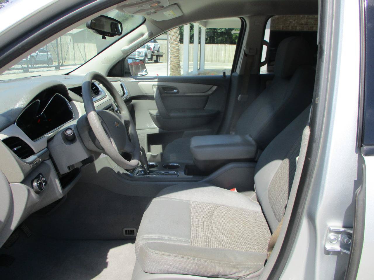 Used 2015 Chevrolet Traverse LS FWD image 16