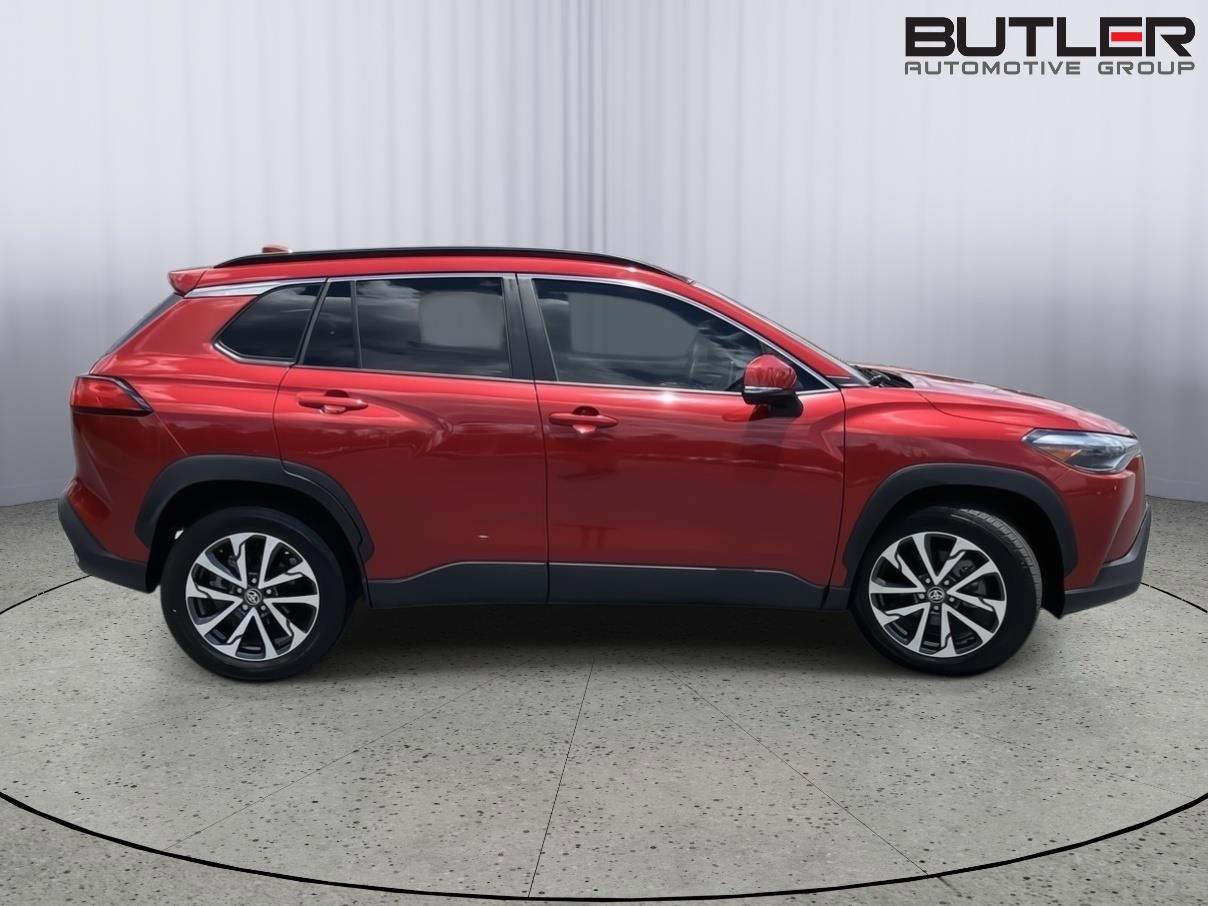 Certified 2023 Toyota Corolla Cross XLE image 6