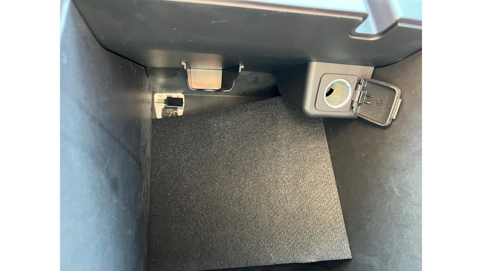 Used 2024 Ford Explorer ST-Line w/ Class IV Trailer Tow Package image 26