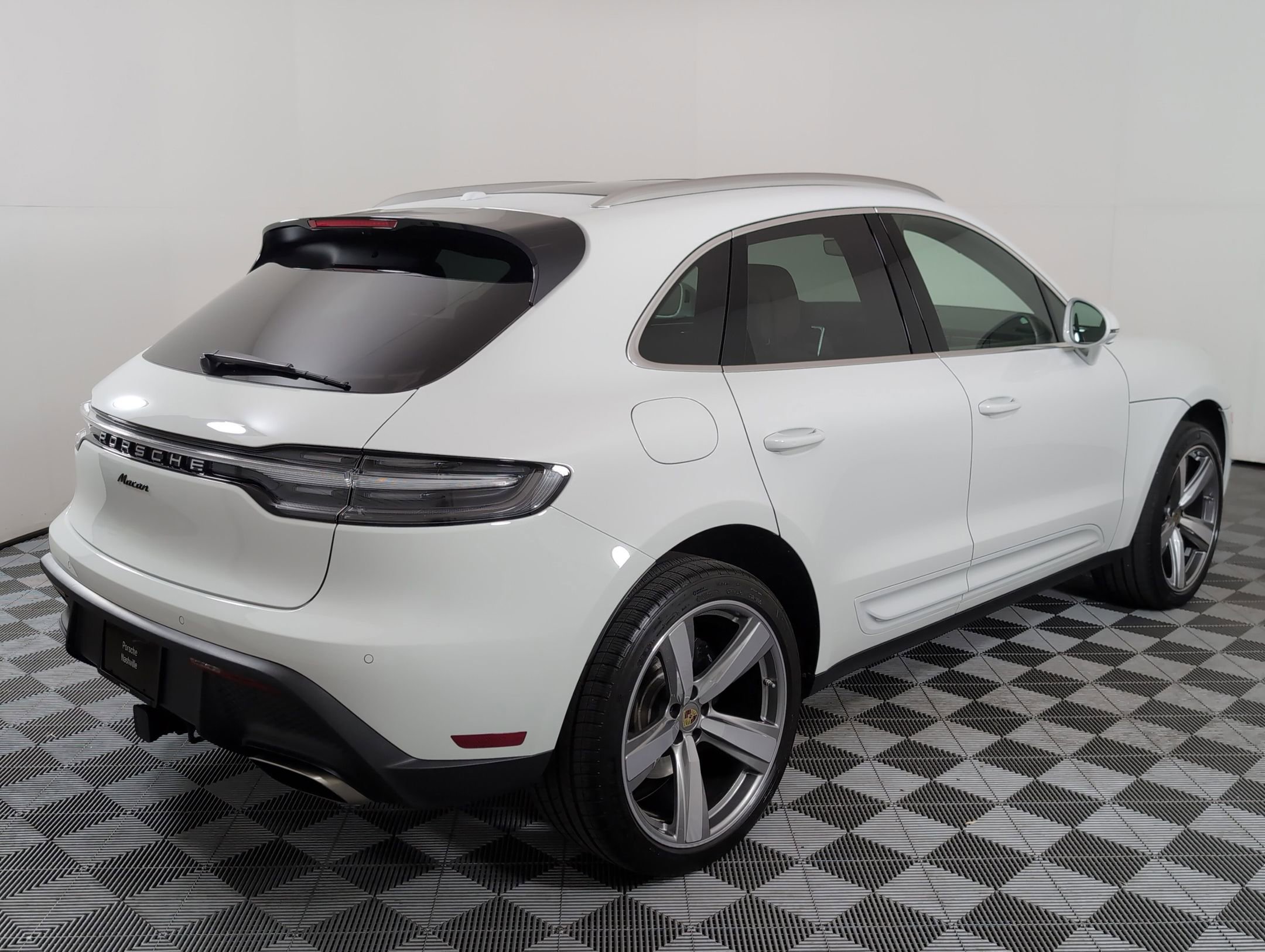 Used 2025 Porsche Macan image 10