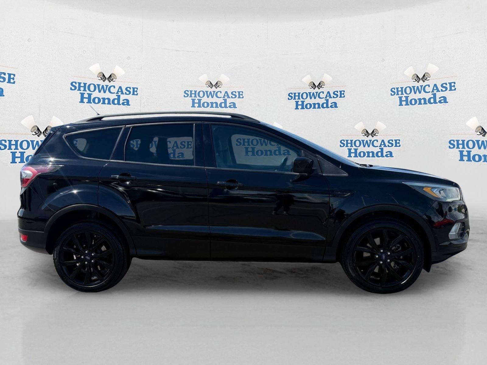 Used 2017 Ford Escape SE w/ Equipment Group 201A image 9