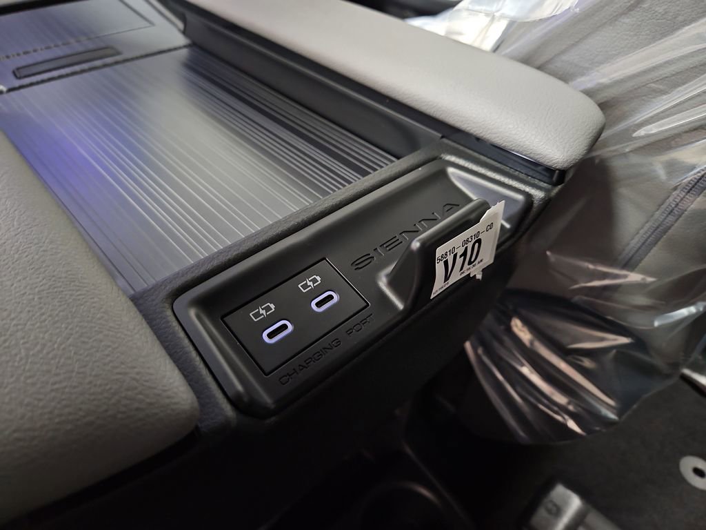 New 2026 Toyota Sienna XLE image 25