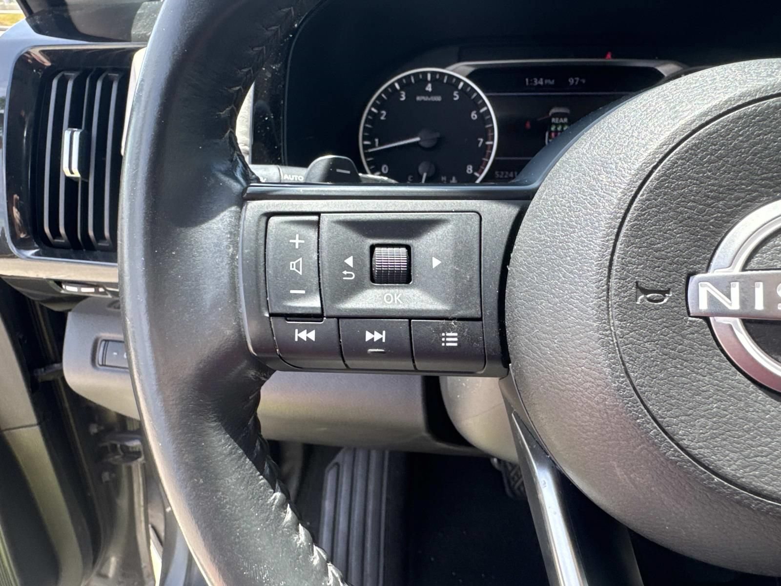 Used 2024 Nissan Pathfinder SV FWD image 23