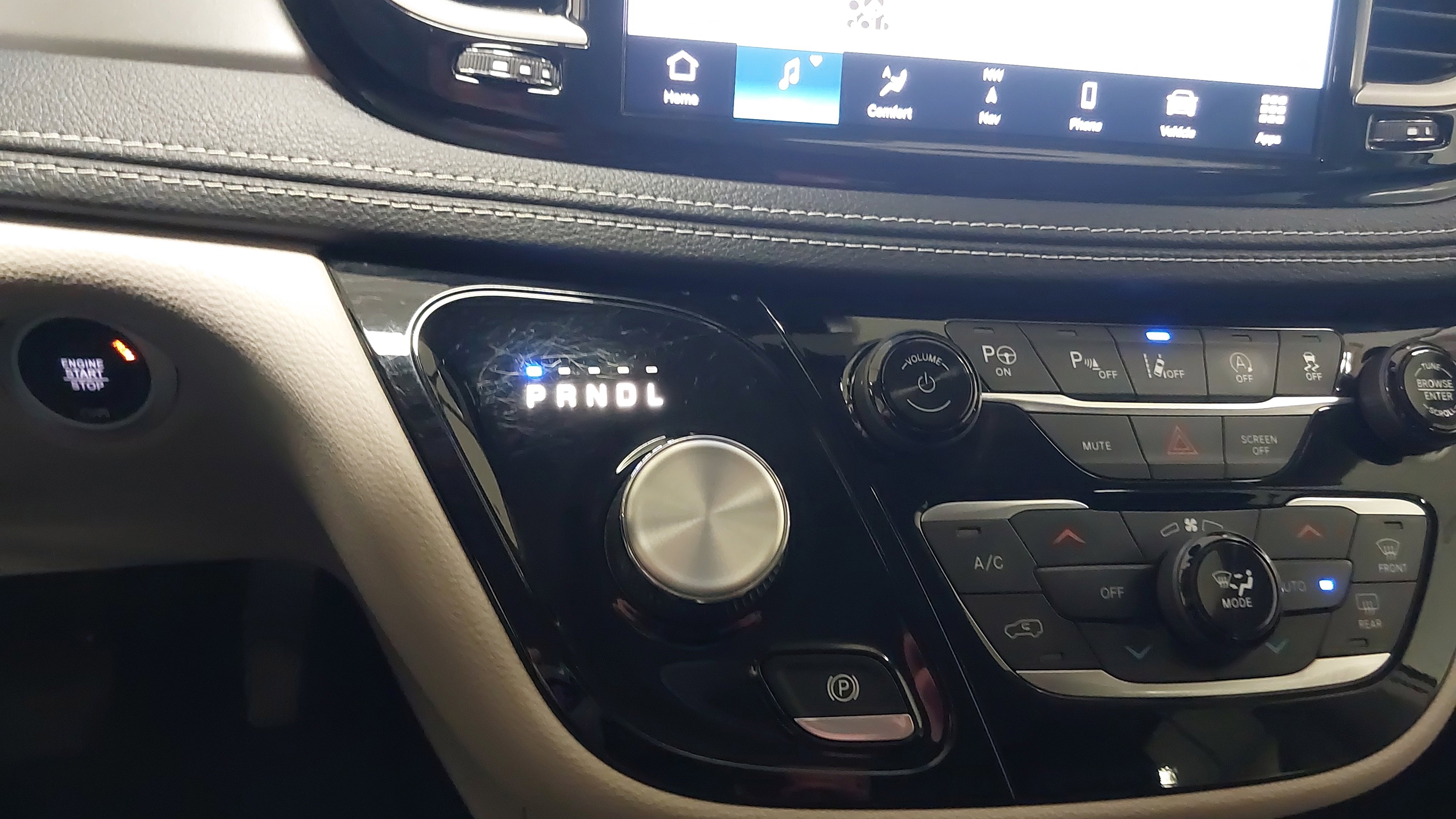 Used 2022 Chrysler Pacifica Touring-L w/ Uconnect Theater Family Group FWD image 22