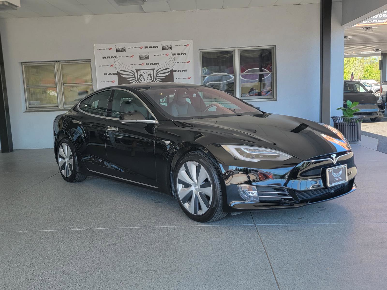 Used 2021 Tesla Model S Long Range image 1