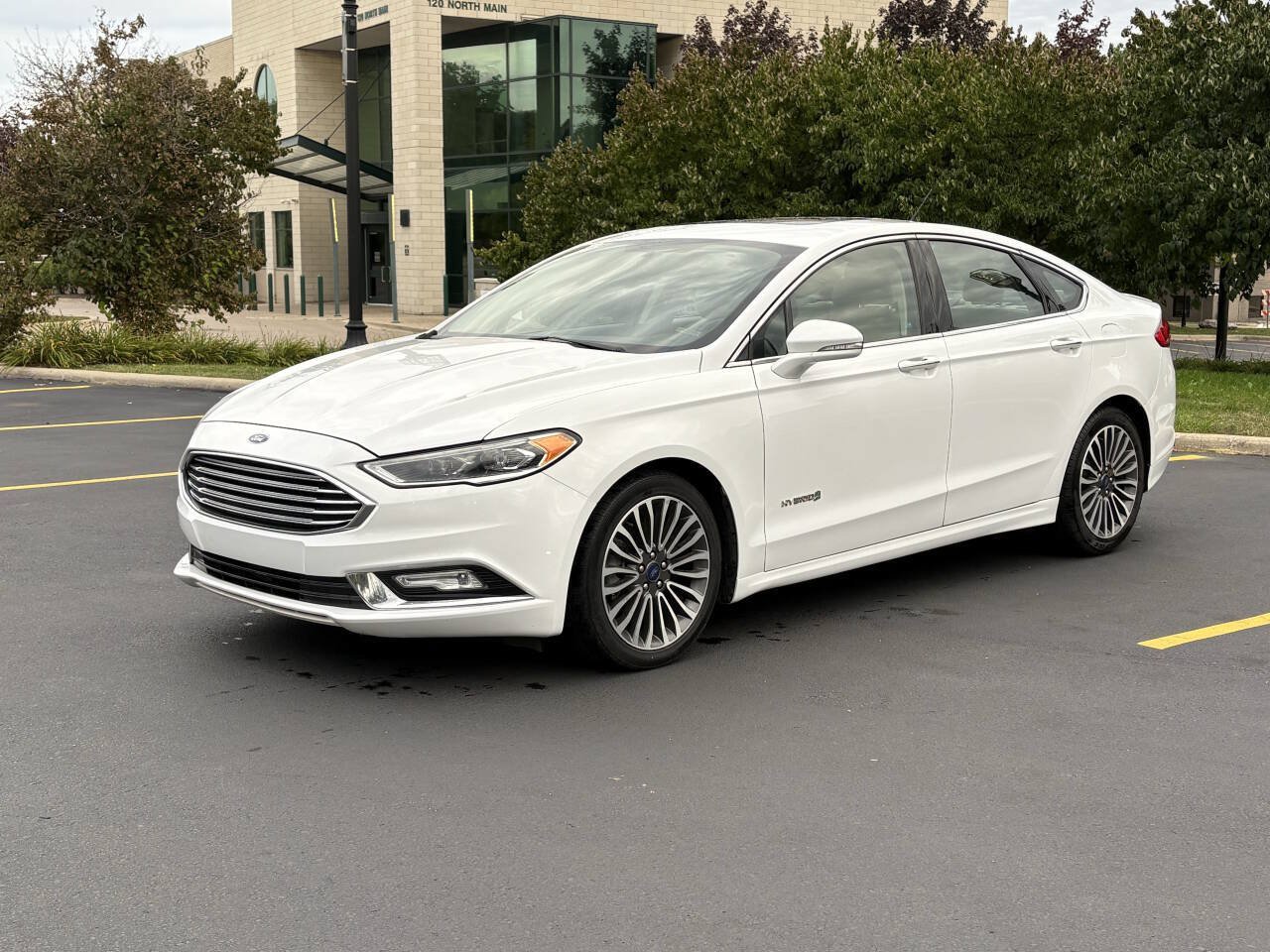 Used 2018 Ford Fusion Titanium FWD image 2