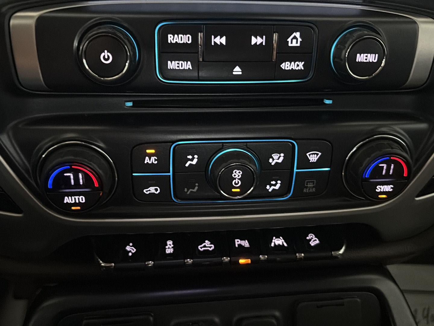 Used 2018 GMC Sierra 1500 SLT AWD/4WD image 19