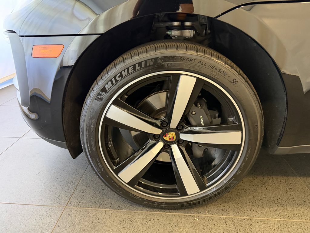 Certified 2026 Porsche Macan AWD/4WD image 10