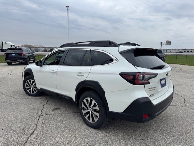Used 2025 Subaru Outback Premium image 7