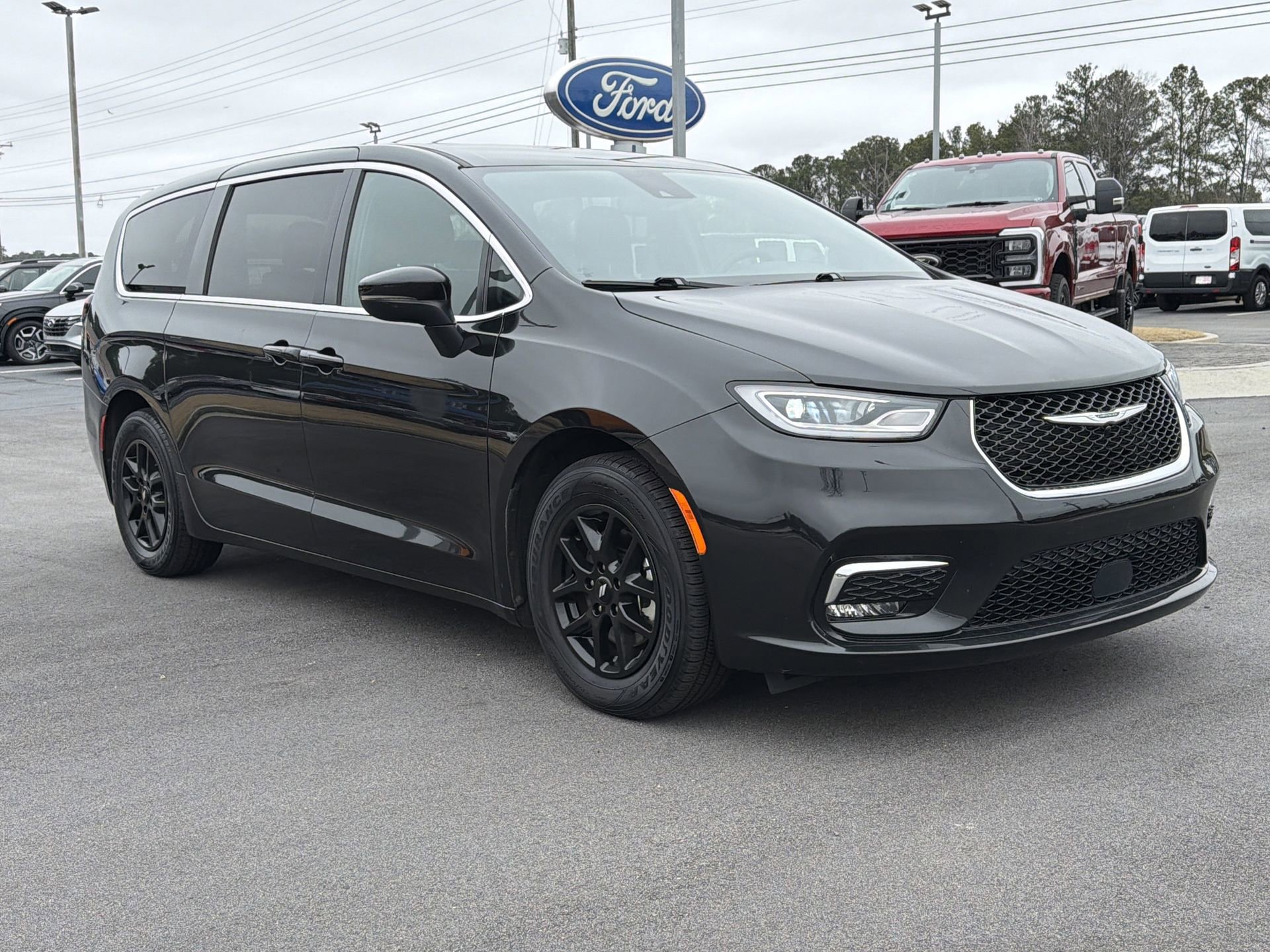 Used 2023 Chrysler Pacifica Touring image 32