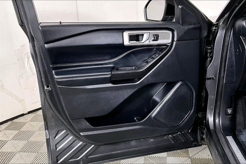 Used 2020 Ford Explorer Limited image 23